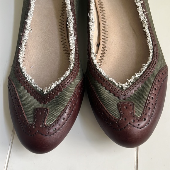Seychelles Green Canvas trim Light Brown Brogue Detail, 7 US - Picture 3 of 5